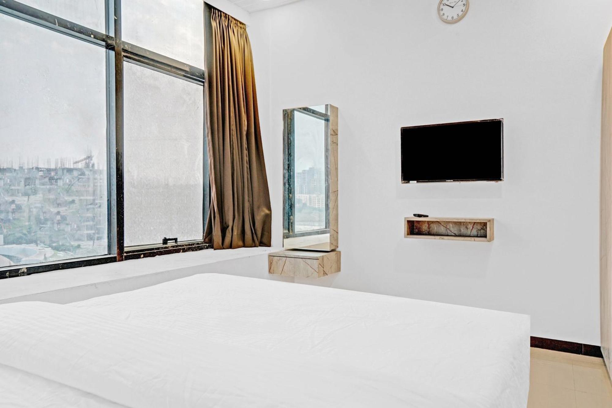 Collection O Sigma Inn Surat Exterior photo