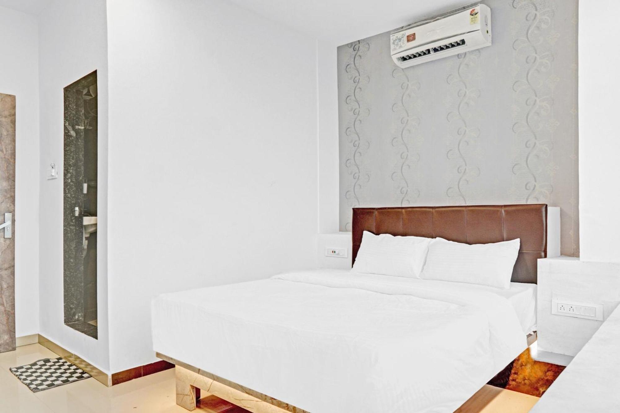 Collection O Sigma Inn Surat Exterior photo