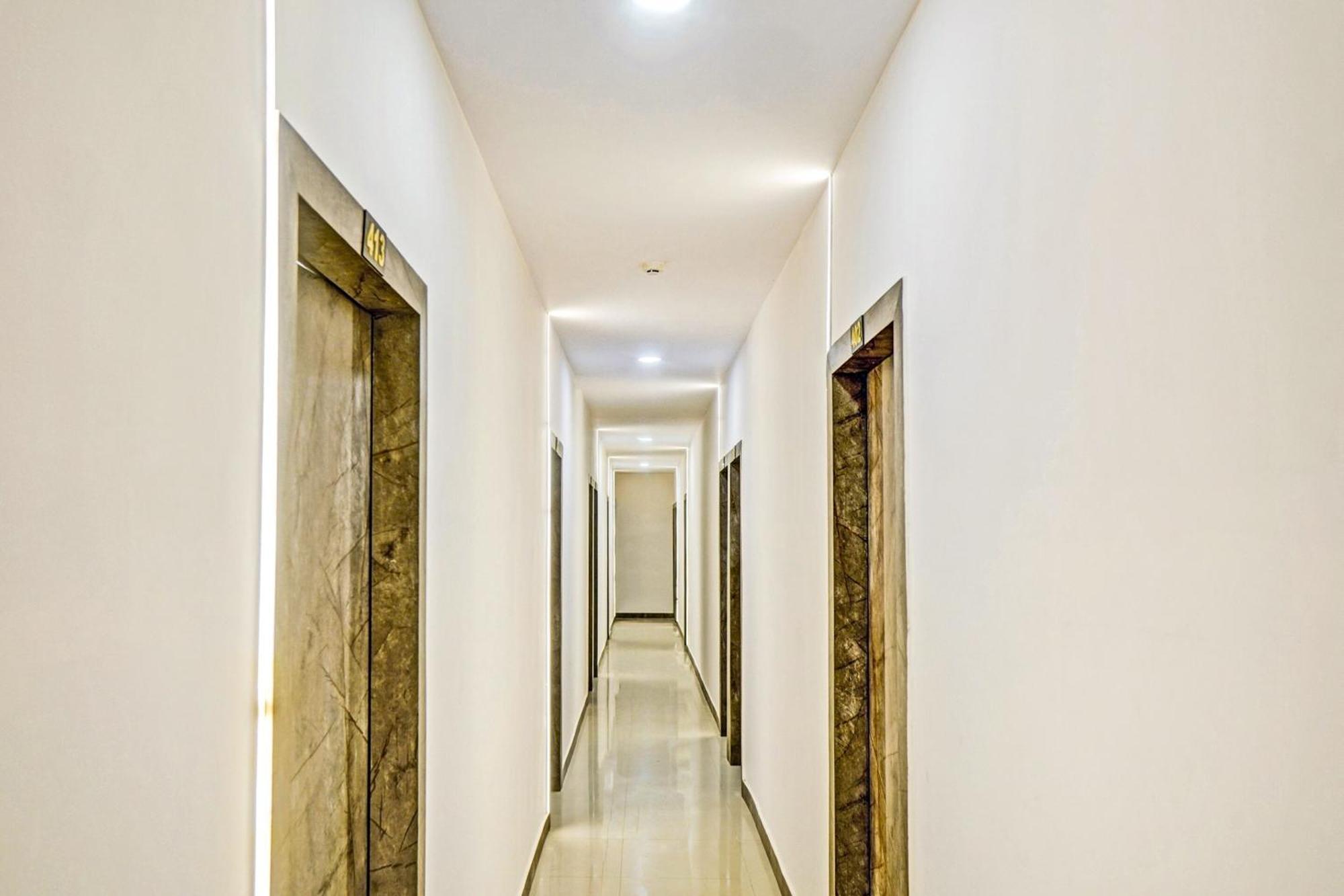 Collection O Sigma Inn Surat Exterior photo